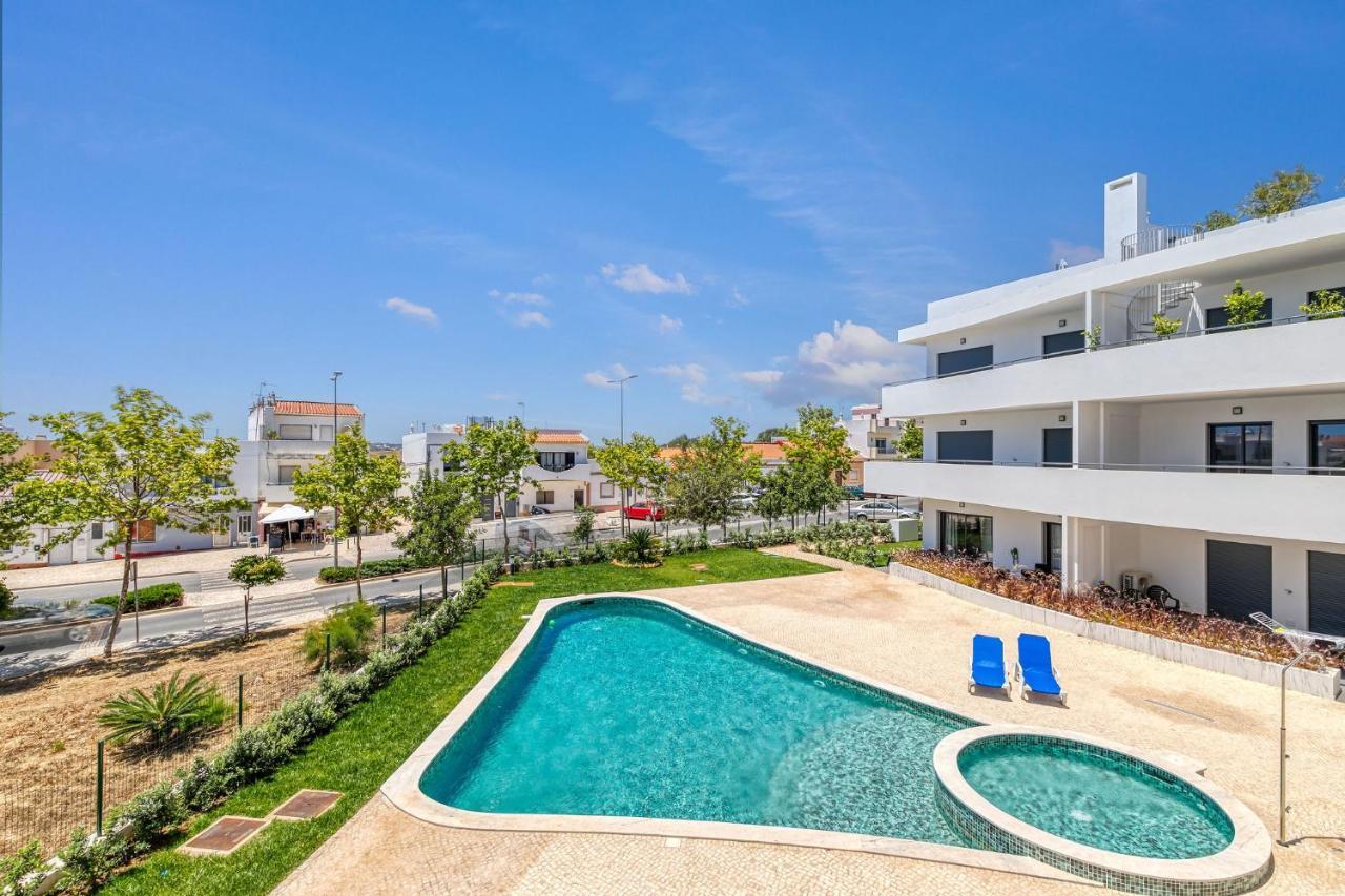 Lovely 2 Bedroom Apartments In Albur Village Lote A With Pool View Alvor Exterior photo